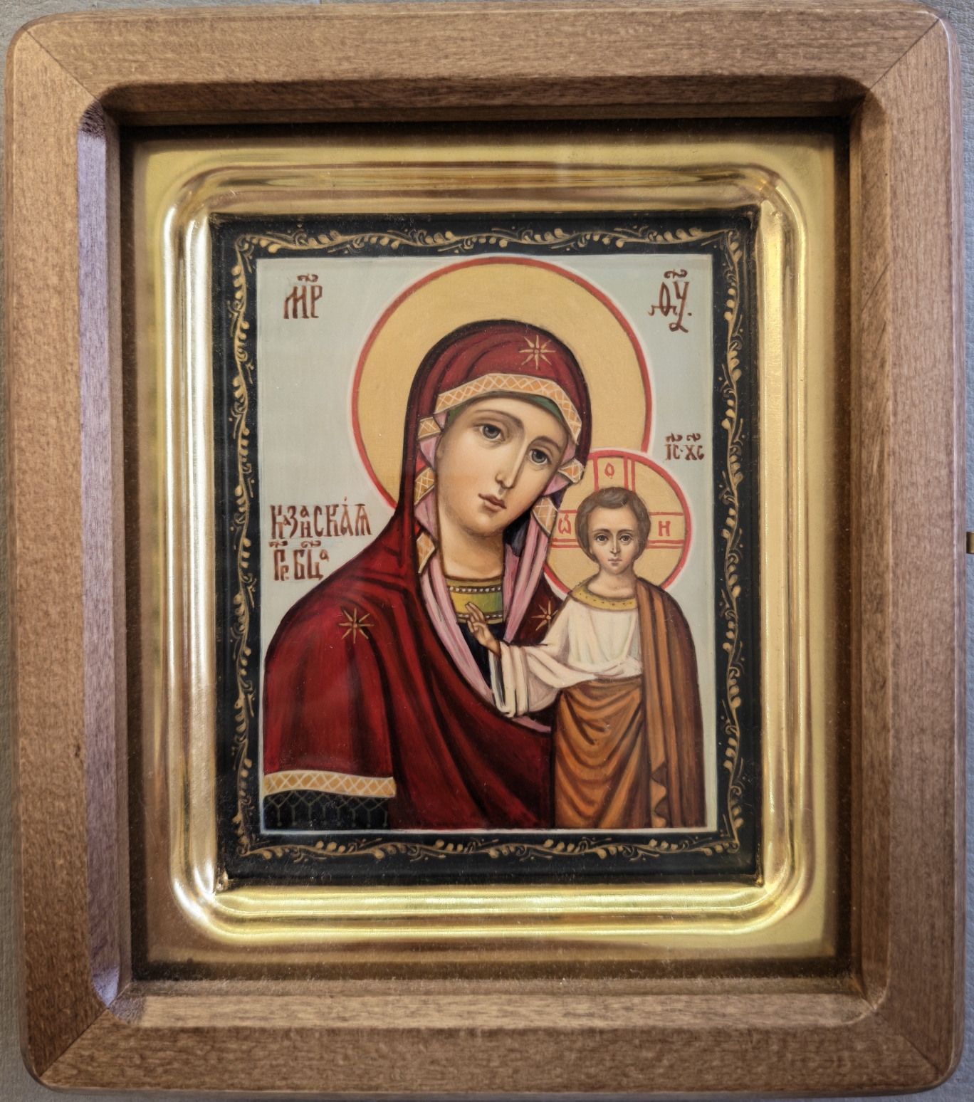 Рукописные иконы, Казанская икона Божией Матери, Господь вседержитель, венчальная пара, киот – фото №2