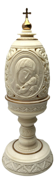 Яйцо с изображением господа и Божией Матери