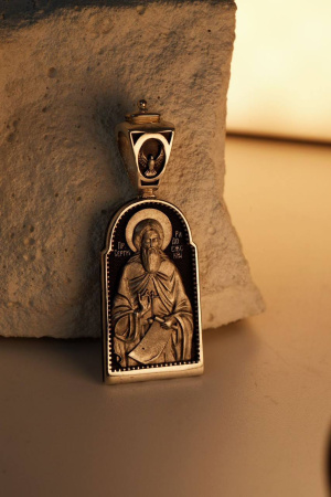 Медальон "Преподобный Сергий Радонежский с молитвой"