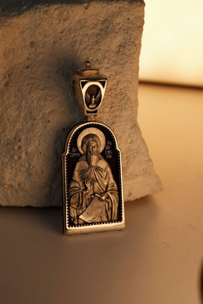 Медальон "Преподобный Сергий Радонежский с молитвой"