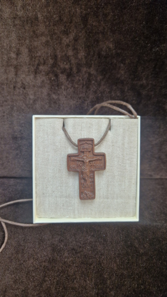 Крест нательный деревянный